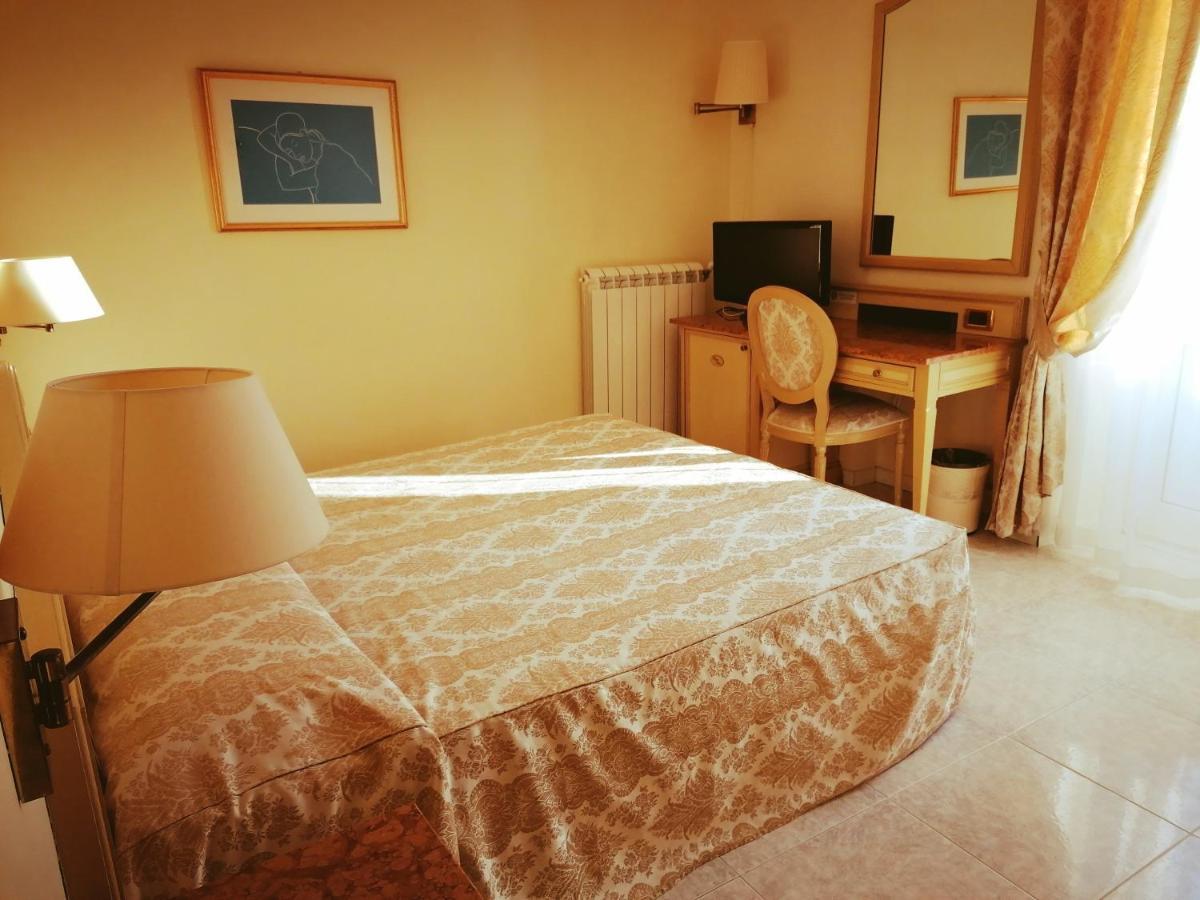Ena Hotel 아렌자노 외부 사진