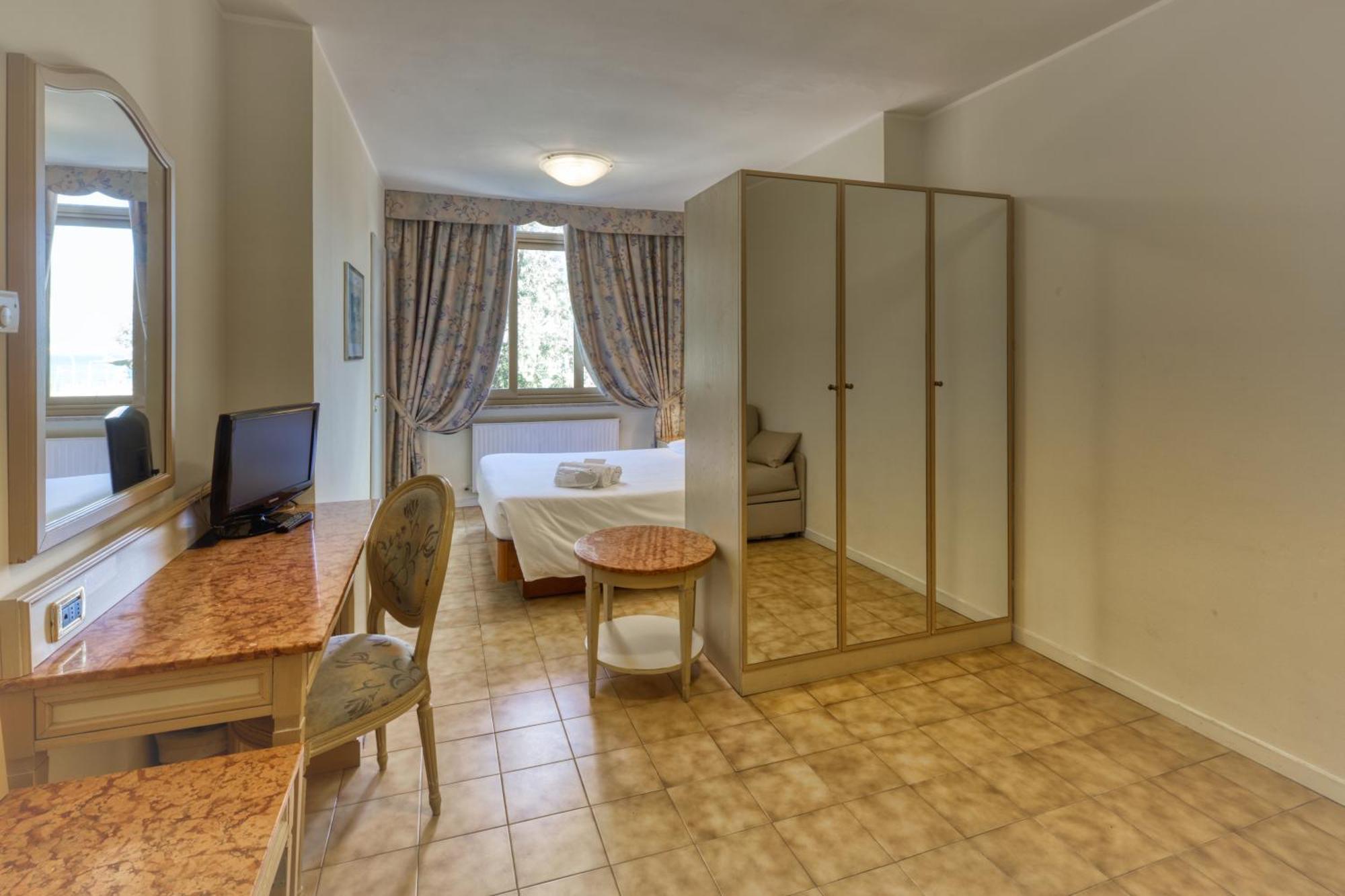 Ena Hotel 아렌자노 외부 사진