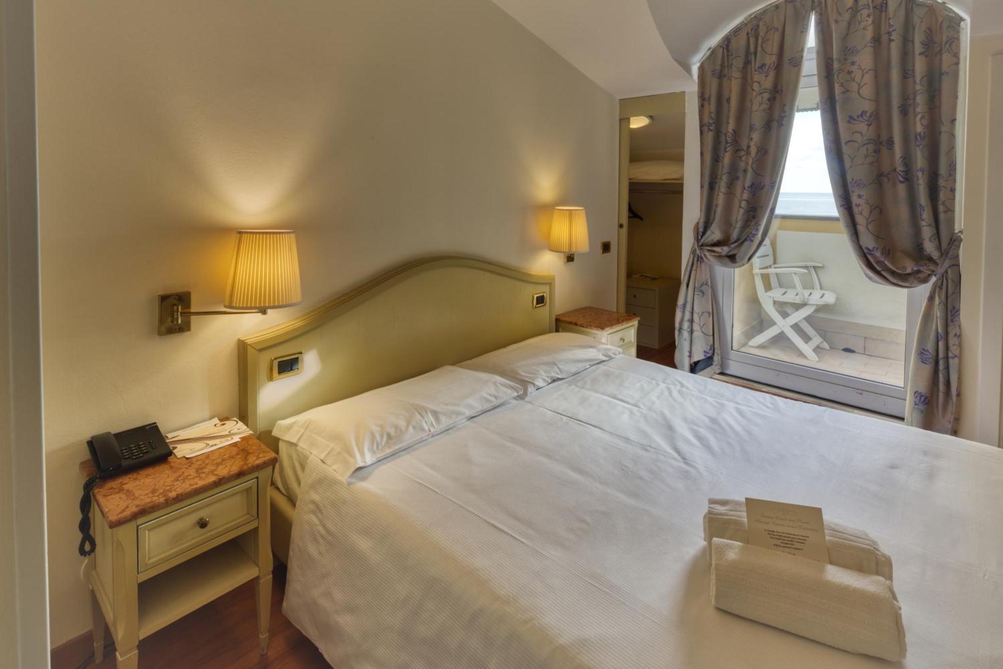 Ena Hotel 아렌자노 외부 사진