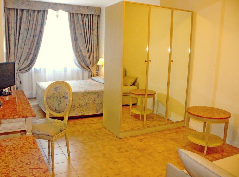 Ena Hotel 아렌자노 외부 사진